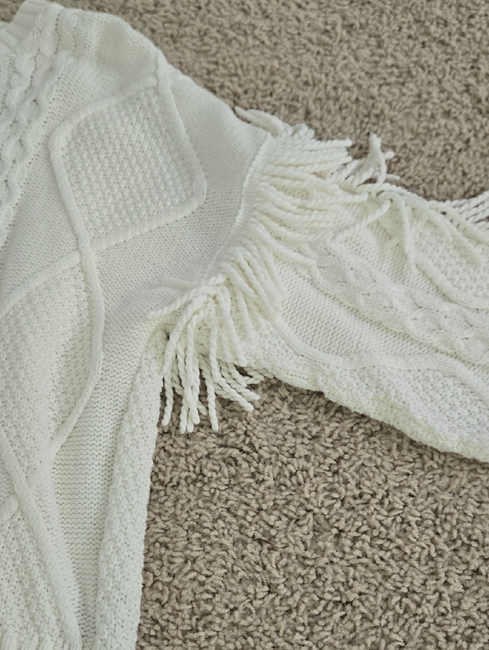 White/Cream Fringe Sweater Size Medium - Picture 2 of 2